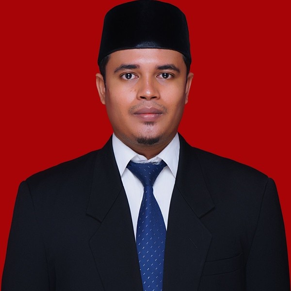 Fresh graduated Magister Ilmu Al-Quran dan Tafsir berpengalaman di bidang pendidikan, mengajar mengaji dan mata pelajaran yang berkaitan dengan agama