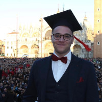 Laureato magistrale con lode in Filosofia alla Ca' Foscari di Venezia propone lezioni di filosofia a studenti di scuole superiori/liceo.