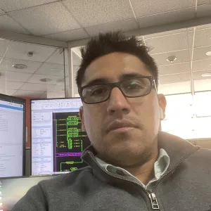 Nicolás - Profesor de ingeniería eléctrica - Santiago