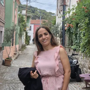 Leyla - Din kültürü ve ahlak bilgisi öğretmeni - 