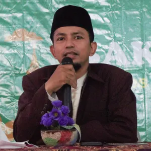 Novi - Guru mengaji - 