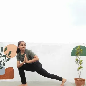 Shubhanshi - Yoga instructor - Prayagraj