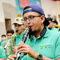 Estudiante de 5 semestre de música de la Universidad de Antioquia con más de 5 años de experiencia como docente en escuelas de música en iniciación musical, canto, docente de saxofónon y clarinete, di