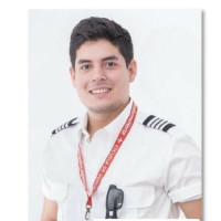 Soy piloto de aviones, graduado en USA con licencia Comercial Pilot of FAA. También tengo mis licencias vigentes en Ecuador y Colombia