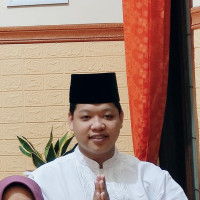 Saya santri pondok pesantren Tahfidz Al-Qur'an di PP Darul Ulum, Peterongan, Jombang.
