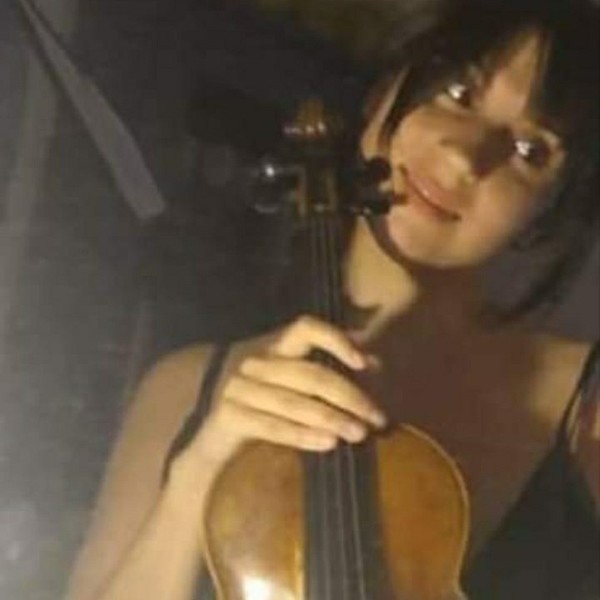 Hej! Mitt namn är Chiara och är klassisk violinist utbildad på Musikhögskolan i Italien ( Cesena och Venedig). Jag är även violin pedagog i Suzuki metodiken: har examen i nivå 1 och nivå 2.