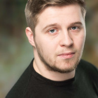 Pro Actor and Acting Coach, specialising in Stage, Tv and Film, and Musical Theatre.