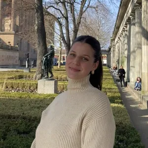 Juli - biológia magántanár - Budapest