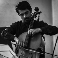 Maestro de violonchelo, con más de 12 años de experiencia en la enseñanza para todas las edades, con una metodología relajada basada en el respeto al cuerpo, todo a tu ritmo, ¿quieres entrar a una esc