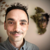 Hello, my name is Dan, I have been a Performing Arts practitioner and professional teacher for over 20 years, specialising in English speaking, Acting & Devising techniques. I continue to teach, mento