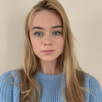 Current Undergraduate student at Bristol University, studying psychology, exited to tutor English Literature, achieving A* in English at GCSE and A-level. Located in Reading and Bristol.