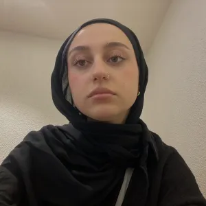 Nazlı - Dilbilgisi öğretmeni - Biga