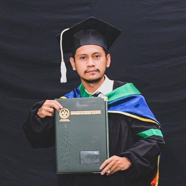 Saya lulusan Fakultas Ilmu Keolahragaan, Universitas Negeri Jakarta, prodi Pendidikan Jasmani, Cabor : Futsal,Sepak bola