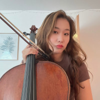 Ich unterrichte Cello für aller Nuveaus & alle Alter Ich bitte die Probestunde jede Zeit!