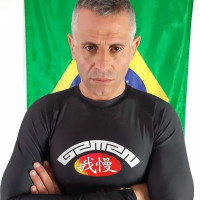 Cinturón Negro de Jiu jitsu y MMA. Profesor de estas disciplinas incluyendo grappling  y defensa personal. Preparador físico.  Personal fight.