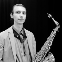Élève au CRR de Toulouse depuis 3 ans - Niveau Pré-spé en formation musicale - 3 cycle préparant une entrée en CPES de saxophone - Étudiant en musicologie de l'Université de Jean Jaurès