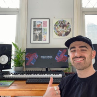 Customized Music Production lessons for beginners and intermediate students. Production on Abelton & Logic / Electronic music / Sound design / Mixing / and more.