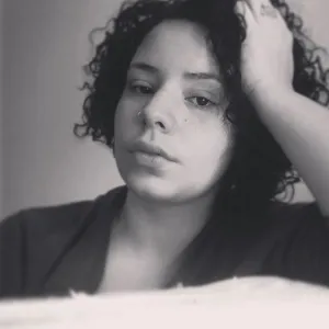 Larissa - Prof de história - Niterói