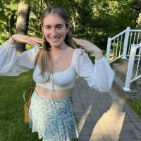 Hello! my name is Eliza and I am offering tutoring in academic English! I am currently a student at the University of Guelph earning my B.A in English and psychology. I am very passionate about Englis