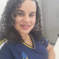 Formada pela Universidade Norte do Paraná em Chapadão do Sul - Mato Grosso do Sul e na época morando em Chapadão do Céu - Goiás e trabalhando como professora regente de sala desde 2011.