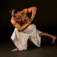 HATHA YOGA, Es el más antiguo estilo de yoga que sirve de cimiento a otras corrientes.  60 min de clase consiste de asanas, Pranayama y meditacion. ¡Ven a sentir la conexión entre cuerpo y mente!