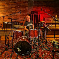 An experienced all-round drummer, Mike has worked for more than 30 years in the NZ music scene as a band member. A drum teacher with 20+ years experience, Mike tutors students of all ages, genders & l