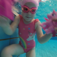 Bárkit megtanítok úszni! Nagy tapasztalat és gyermekszeretet valamint sok siker erre a garancia.
