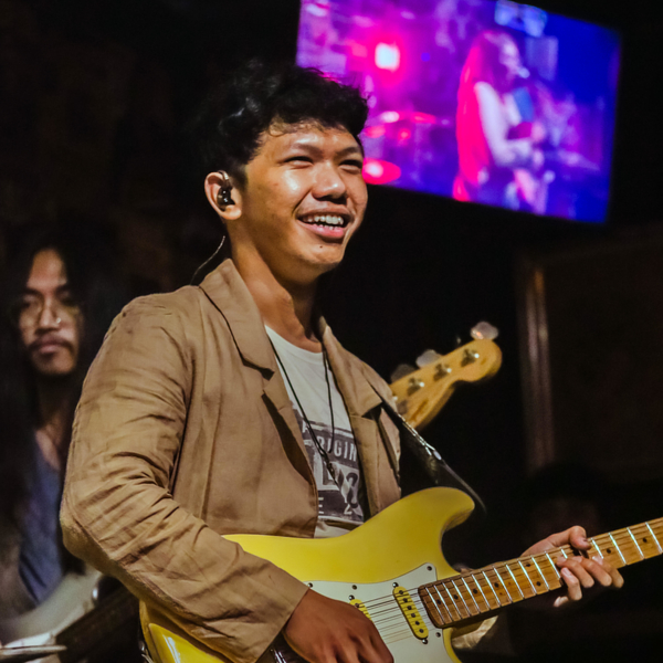 Lulusan Institut Seni Budaya di Kota Bandung siap mengajar Gitar. tidak kaku dan sabar dalam mengajar.