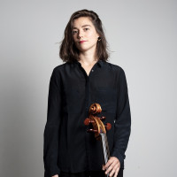 Violoncelliste Professionnelle donne cours  particuliers de violoncelle moderne et baroque à Paris