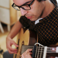 Guitariste (15 ans d'expérience) donne cours de guitare à Rennes - méthode adaptée à vos envies et aux styles que vous souhaitez apprendre