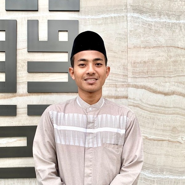 Pernah meraih juara 1 Duta Sejarah. Dan salah satu Wisudawan terbaik Sejarah Peradaban Islam UIN Sunan Ampel Surabaya