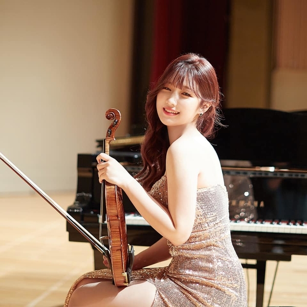 안녕하세요! 저는 Royal College of Music에서 연주 석사 학위를 취득했습니다. 저는 모든 연령 학생들과 바이올린 레슨을 했습니다. 저는 한국에서 교육을 했던 경험이 많습니다. 저와 함께 음악을 즐겨요!:)