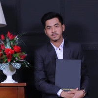 Lulusan Fakultas Hukum dan Magister Hukum Bisnis Universitas Gadjah Mada Yogyakarta, dengan pengalaman praktik di Kantor Notaris, Law Firm, maupun Perusahaan Besar di Indonesia.