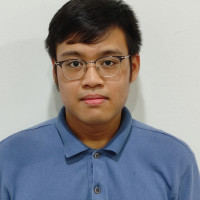 Computer Science bachelor student with experience teaching in programming and web development available online from Sarawak.