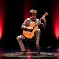 Steven Gauthier, guitariste classique, dispense des cours de guitare et de solfège en déplacement ou à domicile sur Bruxelles