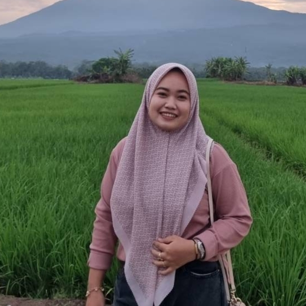 Alumni pondok pesantren Tambak beras Jombang selama 6 tahun, dan sekarang kuliah difakultas hukum untag Semarang