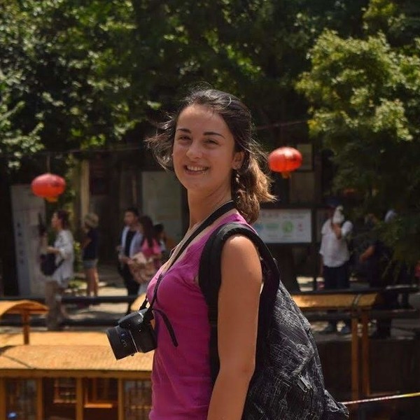 Studentessa di cinese da ormai 8 anni e laureanda in lingue propone lezioni di lingua cinese a studenti di scuole superiori e di lauree triennali