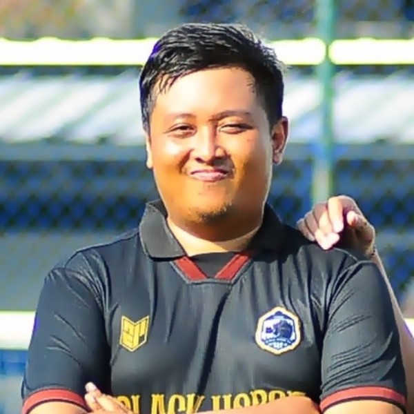 Pengalaman 2 Tahun melatih Futsal U-15 di daerah Kiara Sari Asri Kota Bandung, berfokus kepada pengembangan setiap pemain dalam bermain individu maupun kelompok.