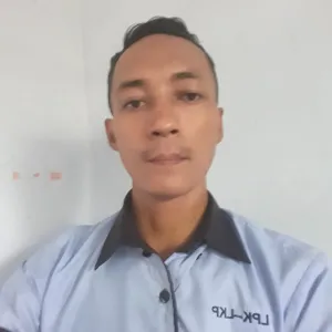 Hartono - Guru mengemudi mobil - 