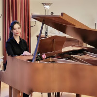Studierte Pianistin bietet Klavierunterricht in Kassel und Umgebung für Anfänger und Fortgeschrittene allen Alters an