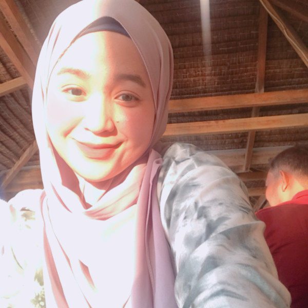 Saya merupakan seorang wanita muslim sejak lahir yang tumbuh kembang di daerah Aceh yang sangat kental dengan ajaran agama Islam nya. Saya adalah seorang mahasiswa Fakultas Kedokteran Gigi USK dan say
