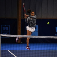 Joueuse de tennis pro sur le circuit, WTA et ITF, actuellement N29 française, donne des courts de tennis de débutant à expert !