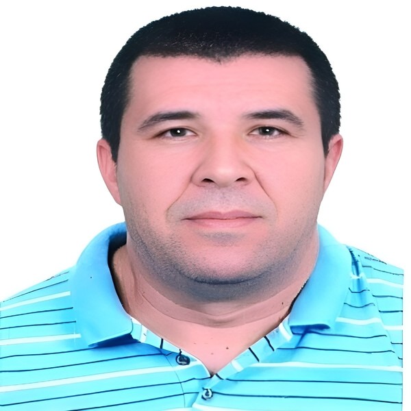 Professeur d’espagnol avec plus de 20 ans d’expérience diplômé d’une maîtrise en langue, littérature et civilisation espagnole à Madrid.
