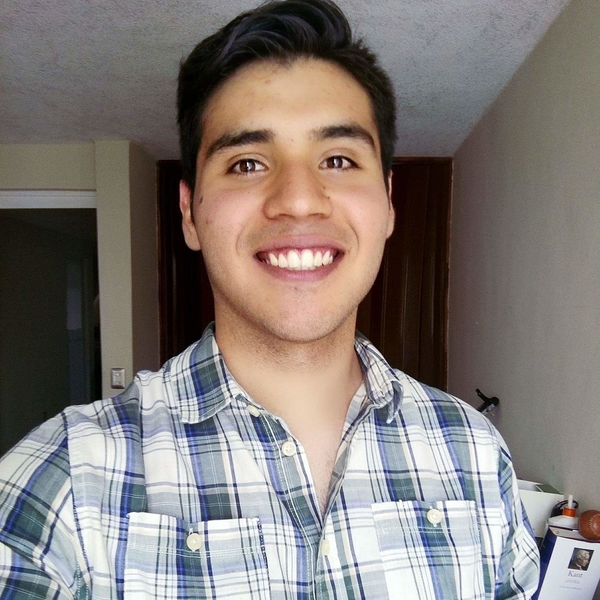 Estudiante de Física en la UNAM da clase de regulación de secundaria y medio superior