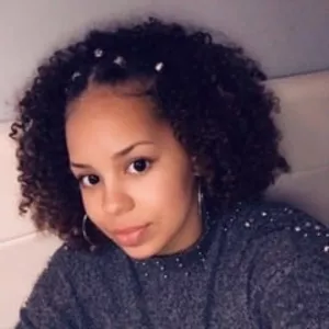 Julie - Sortie d'école & baby-sitting - Paris