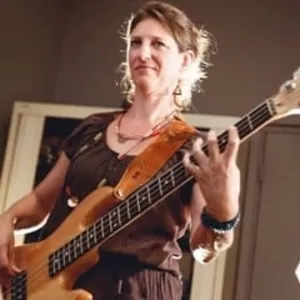 Céline - Prof de basse - Rillieux-la-Pape