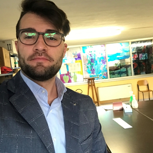 Docente di Lettere impartisce lezioni,ripetizioni e/o aiuto compiti per tutti i gradi di istruzione
