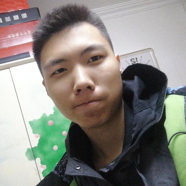 Chino nativo de Pekín, mandarín como lengua materna desde pequeño, estudiante de Lenguas Modernas en la UAM