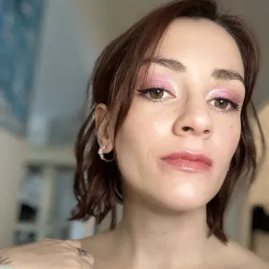 Leonie - Prof de maquillage - Coëx