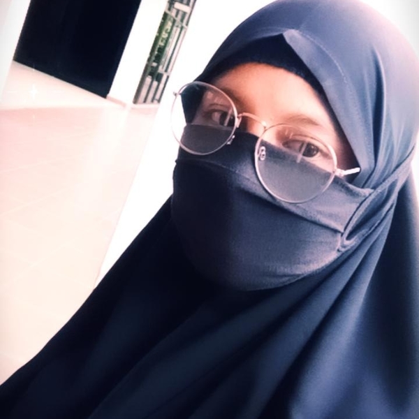Saya lulusan perguruan tinggi STMIK Kmudian saya mengajar guru matematika dan sekaligus mengaji dipondok pesantren, Saya suka anak yang rajindan giat belajar